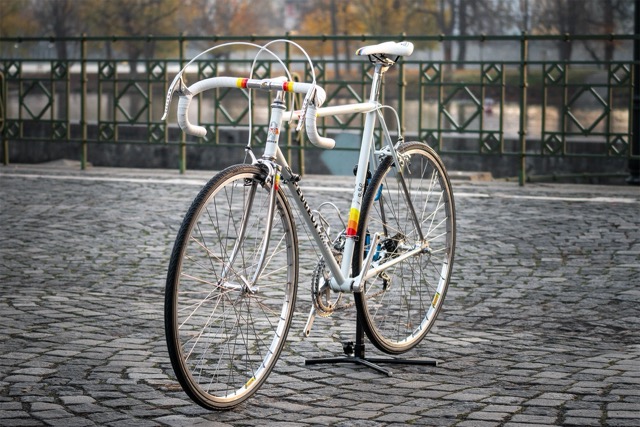 Peugeot (1991): Perleťový lev na trubkách Reynolds 531. Francouzská elegance, která předběhla éru gravelů